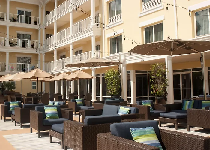 Courtyard Charleston WaterfrontBoutique Hotel